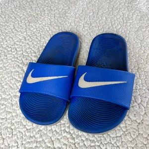 Boys Nike slides 11C